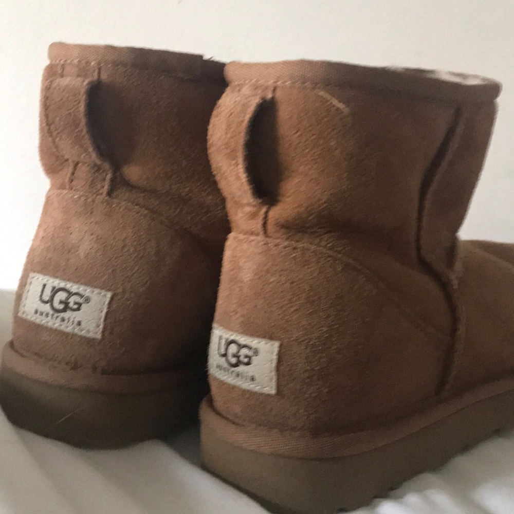 ONLY WORN ONCE tan ugg boots